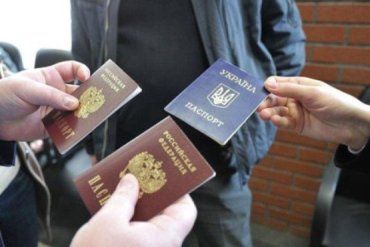 Украинцы продают свои паспорта за $2 000 перед поездкой за границу
