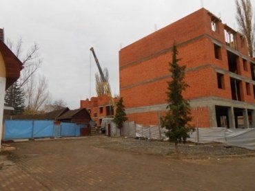 В Ужгороде многоэтажку строят быстрее, чем торговый центр