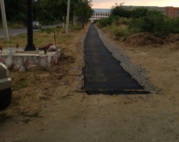 Ужгородцам "подарили" новый тротуар к Боздошскому парку