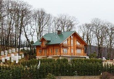 Янукович живет в имении без адреса в Сочи