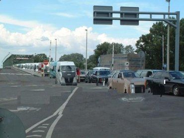 Венгры открыли транспортное движение по мосту через Тису