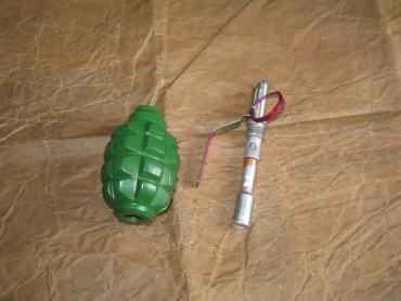 На Мукачівщині у дворі будинку знайшли гранату