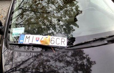 "Пересічники" заблокували автомобілями урядовий кварла у Києві