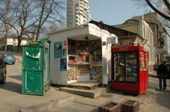В Ужгороде муниципальная полиция демонтирует МАФы и рекламные щиты