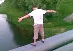 Беглец из России прыгнул с моста в Днепр