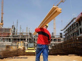 Більшість українців працюють на будівництві