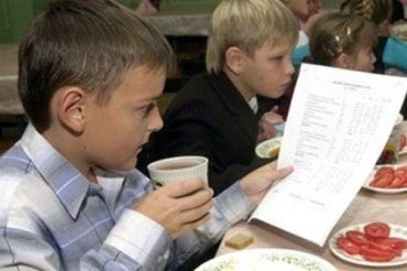 На Закарпатье школьникам будут выдавать "бюджетные" обеды