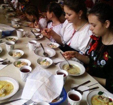 Святковий обід сподобався дітям, які завітали до ужгородських шкіл