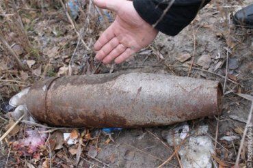 В Ужгороде на улице Джамбула нашли артиллерийский снаряд
