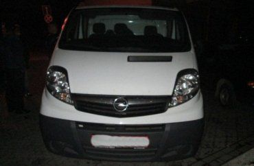 В Мукачево задержали автомобиль OPEL Vivaro на транзитных номерах
