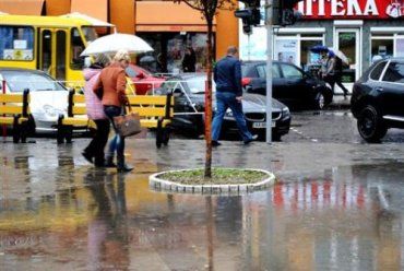 Центр Ужгорода за сутки уже плавает после первого же дождя