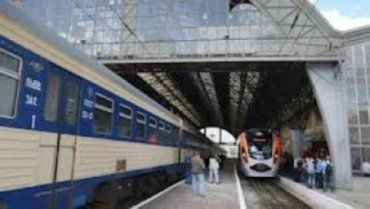 "Укрзализныця" продолжает назначать дополнительные поезда