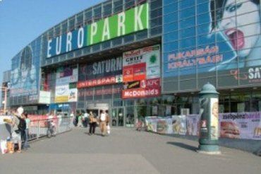 Венгерские власти ввели ограничения на торговые центры