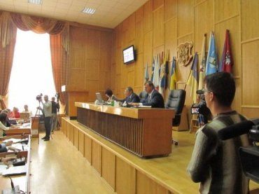 Началась сессия со скандального заявления ужгородского журналиста