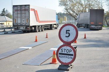 Участок для габаритно-весового контроля на трассе Киев-Чоп