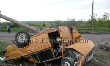 Николаевщина : ВАЗ влетел в столб, водитель погиб на месте