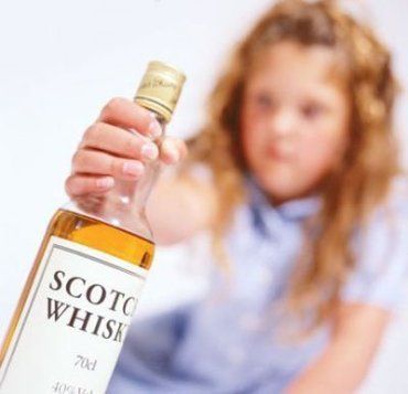 Дети все чаще прикладываются к бутылке.