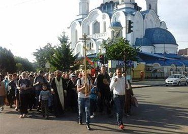 От Ужгорода до Мукачева Крестным ходом прошли сотни верующих