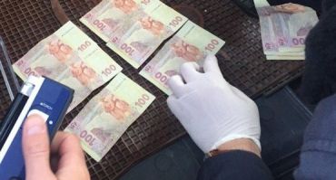 В Тячевском районе полицейский получил взятку 7500 гривен от убийцы