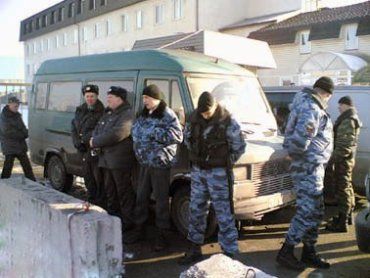 В Закарпатье УБОПовцы задержали 12 микроавтобусов с контрабандой