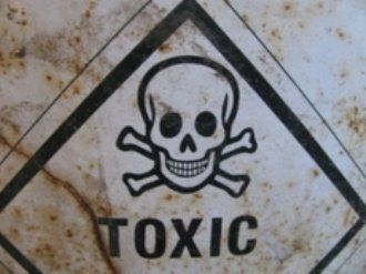 На Закарпатье хранится больше 100 тонн непригодных и запрещенных пестицидов
