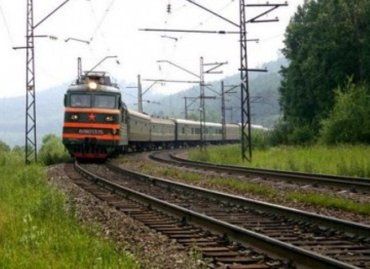 Электропоезд сообщением «Львов-Мукачево» наехал на 52-летнего мужчину