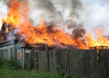 Тячевские пожарные ликвидировали пожар в жилом доме