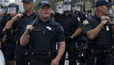 Канада подарила патрульной полиции новую униформу и видеокамеры