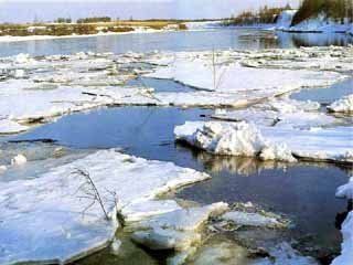 На реках наблюдаются ледовые явления в виде заберегов и шугохода