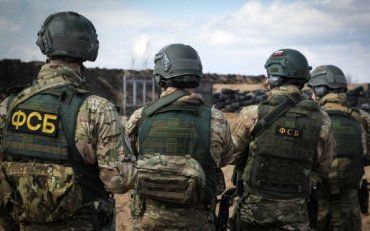 Кримські "прикордонники" не пустили українця на материк