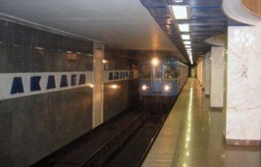Мужчина покончил с жизнью, прыгнув под поезд метро Киева