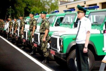 Украинским пограничникам к Евро-2012 уже подарили 50 джипов
