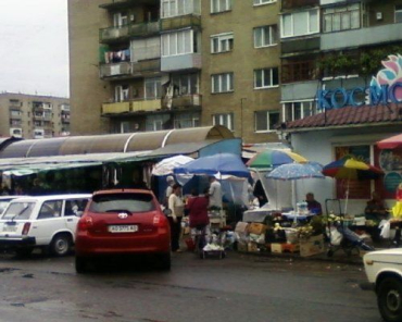 В Ужгороді на ринку можна купити все, якщо є великі гроші