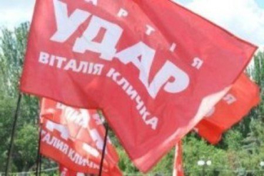 В Закарпатье один кандидат снялся в пользу "регионала"