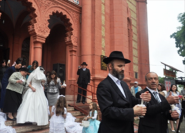 В ужгородской синагоге сыграли настоящую еврейскую свадьбу