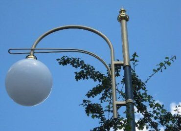 В Ужгороде появились с десяток новых непривычных фонарей