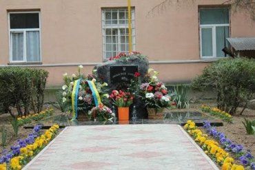 В Ужгороді освячено пам’ятний знак Небесній сотні