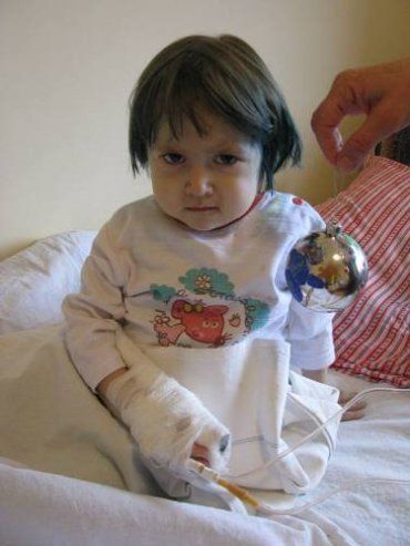 2-летняя Богданка Степа нуждается в помощи