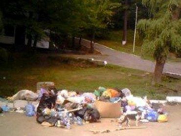 Рахов после фестиваля не узнать: груды мусора и невыносимая вонь