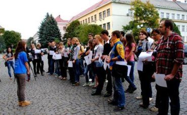 В Ужгороде собралось 50 протестующих около Белого Дома