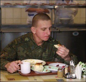 Голодному солдату легче сдаться в плен, чем защищать Украину от врагов