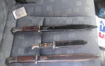 Правоохранители изъяли у закарпатца нож длиной 38,5 см