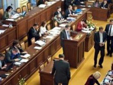 Сенат Чехии отменил пожизненную неприкосновенность депутатов
