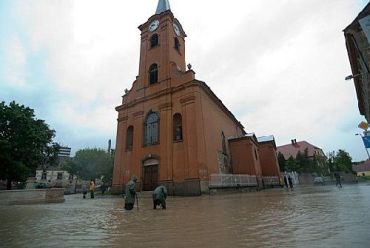 Обрушившиеся на Венгрию ливни привели к быстрому росту уровня воды