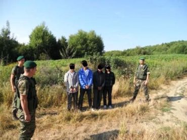 На границе Закарпатья задержали четырех нелегалов из Китая