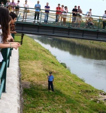 В Ужгороде спасли самоубийцу, который прыгнул с моста в воду