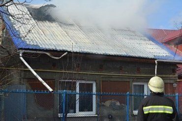 Спасатели ликвидировали пожар в жилом доме Ужгорода