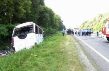 В Венгрии легковой автомобиль по встречке подрезал автобус