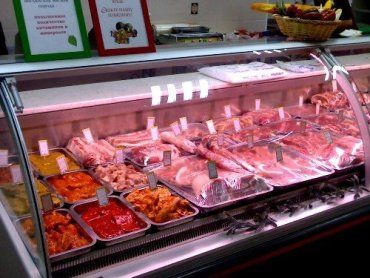 В ужгородских супермаркетах мясо научились продавать годами
