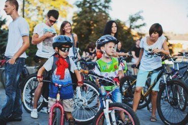 Малыши на Night Ride Superheroes в Ужгороде стали героями